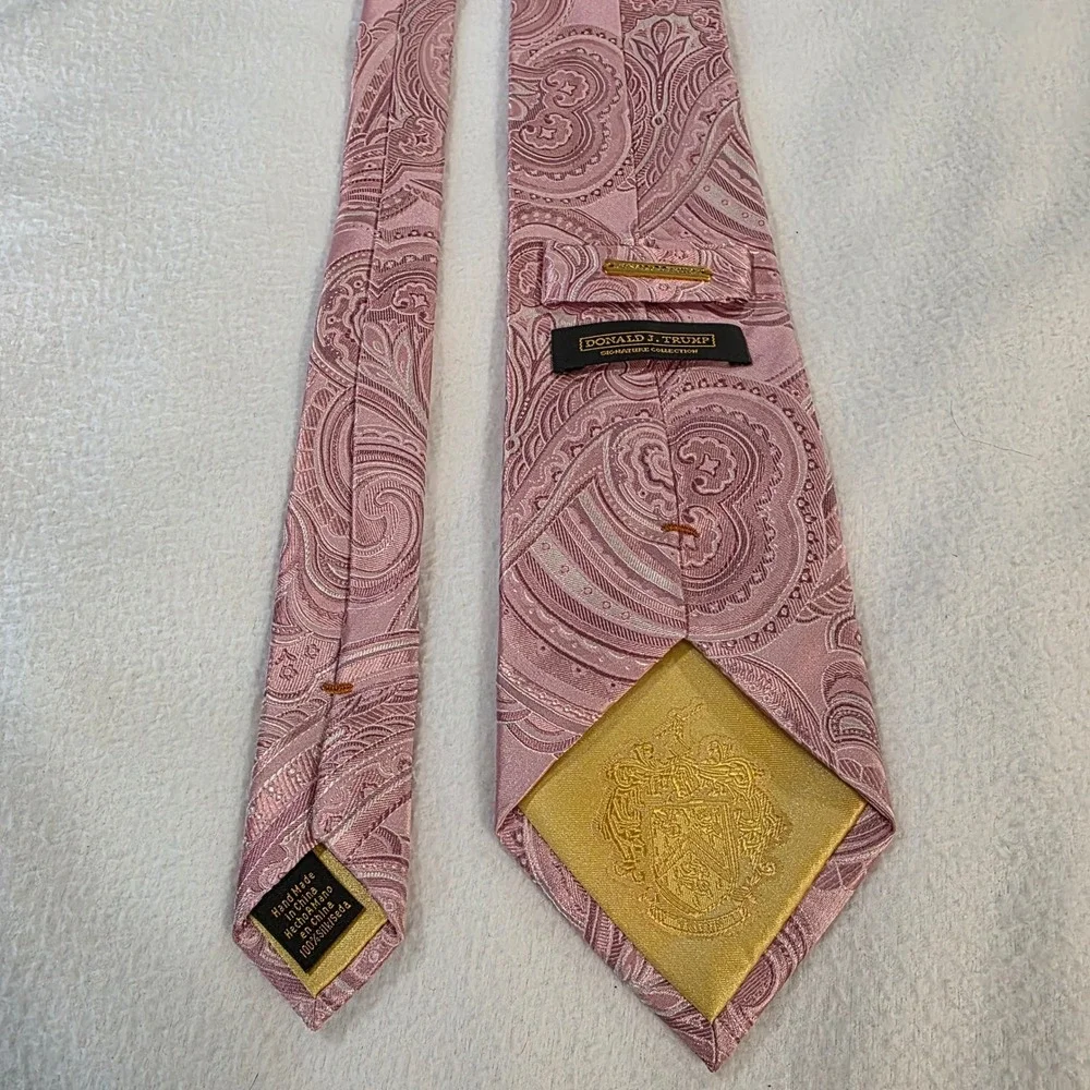 Donald J Trump Signature Collection Pink Paisley 100% Silk Mens Necktie RN121148